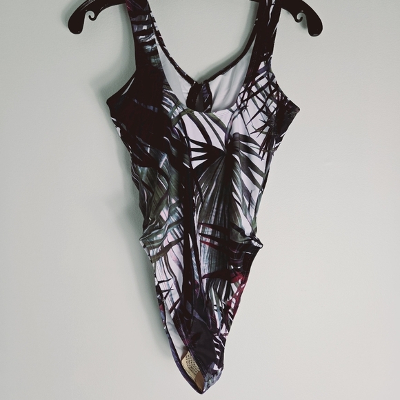 Sovoyontee Sexy One Piece Cheeky Adjustable Crisscross String Swimsuit Palm Leaf - Picture 5 of 7